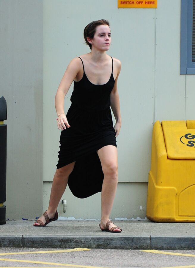 Free porn pics of celebrity feet - Emma Watson 17 of 38 pics