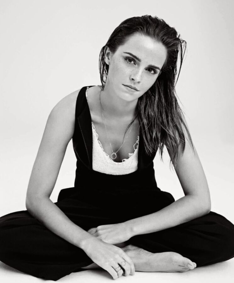 Free porn pics of celebrity feet - Emma Watson 20 of 38 pics