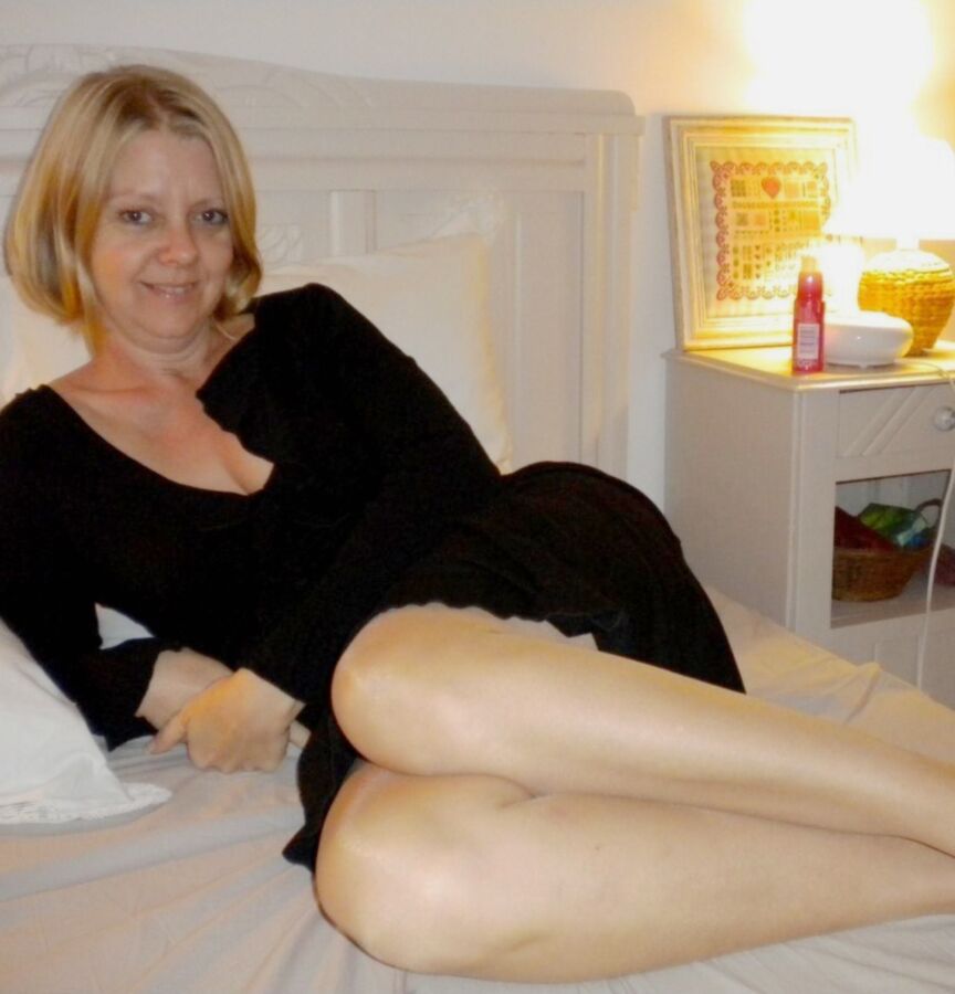 Free porn pics of French Mature MILF has a cheeky smile 2 of 13 pics
