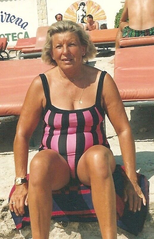 Free porn pics of Marvellous Granny Irène Chubby years 6 of 7 pics