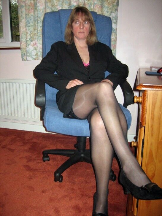 Free porn pics of Mature, big breasted MILF Theresa from Wales 3 of 28 pics