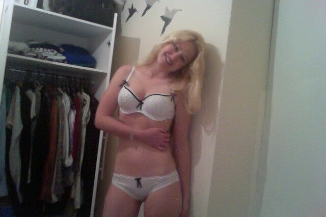 pussy lip slip on sport hot girls dumb blonde any panties