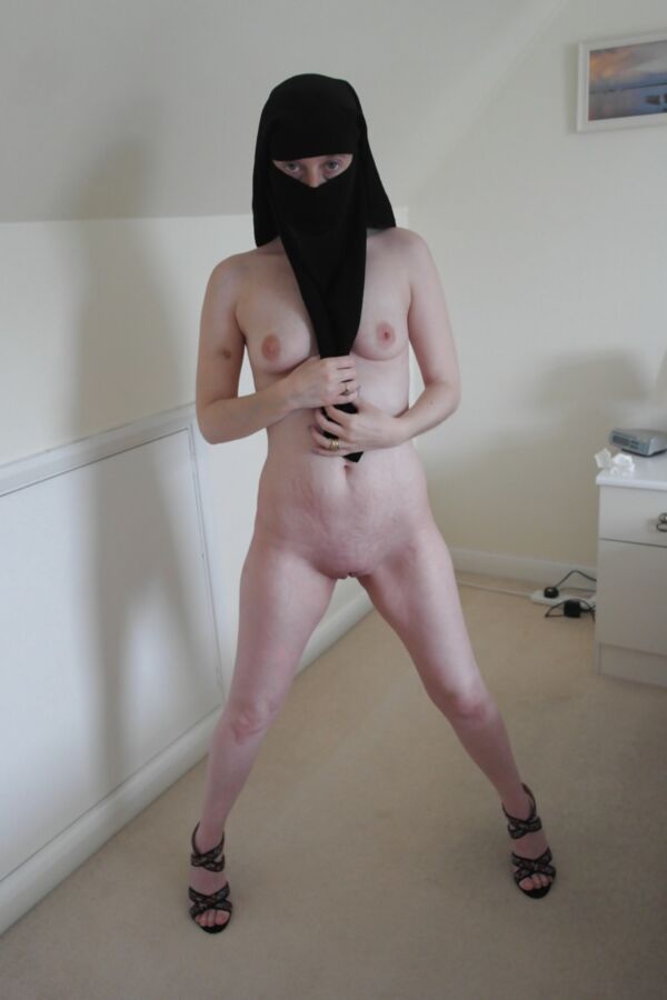 Free porn pics of Naked Niqab 3 of 26 pics