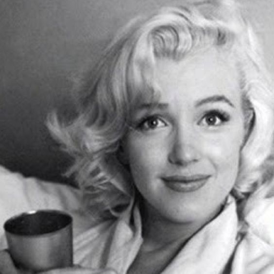 Free porn pics of Marilyn Monroe VII 12 of 25 pics