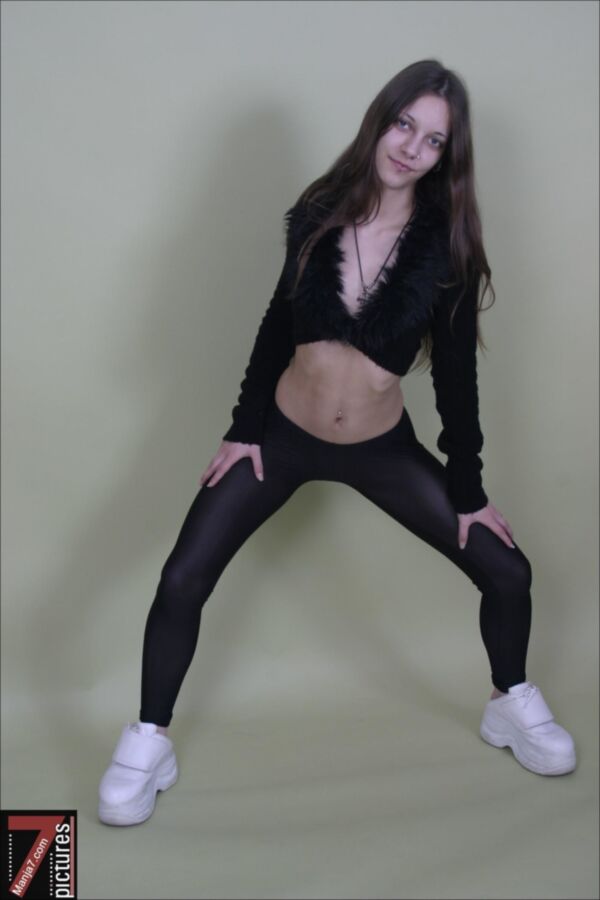 Free porn pics of trashy teen in black leggings makes sure you see her cameltoe 10 of 88 pics