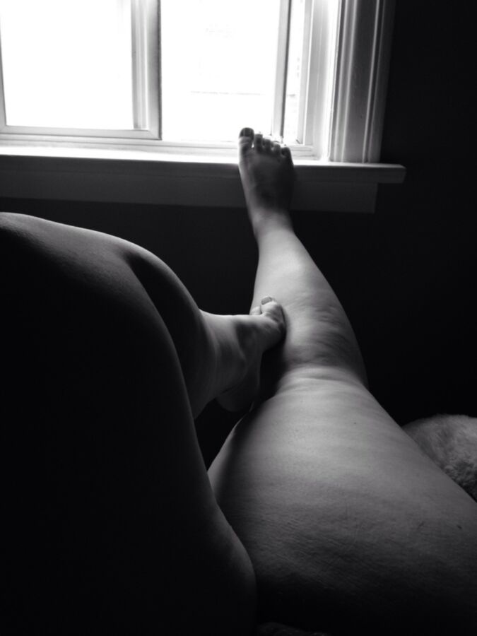 Free porn pics of Magnificent Chunky Legs in Black & White 3 of 5 pics