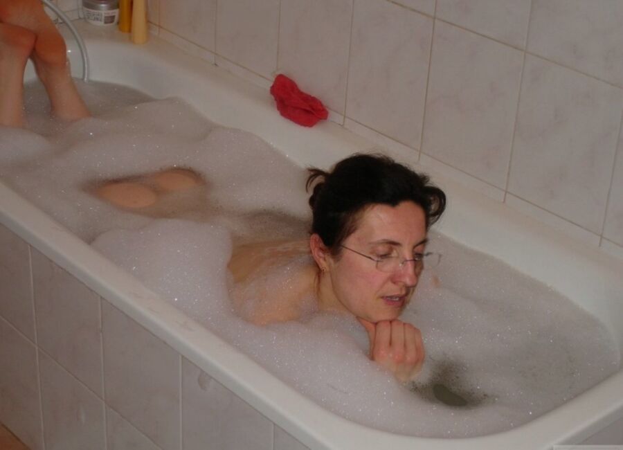 Free porn pics of Mum in bath and shower 6 of 10 pics