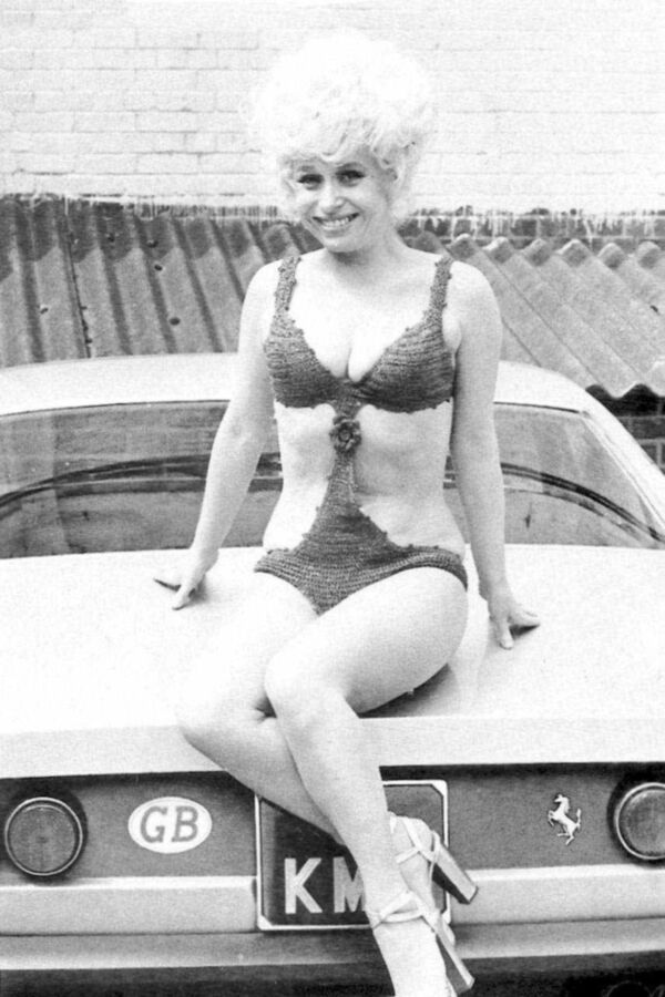 Free porn pics of Barbara Windsor 19 of 232 pics