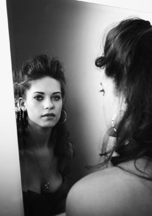 Free porn pics of  lyndsy fonseca 10 of 19 pics