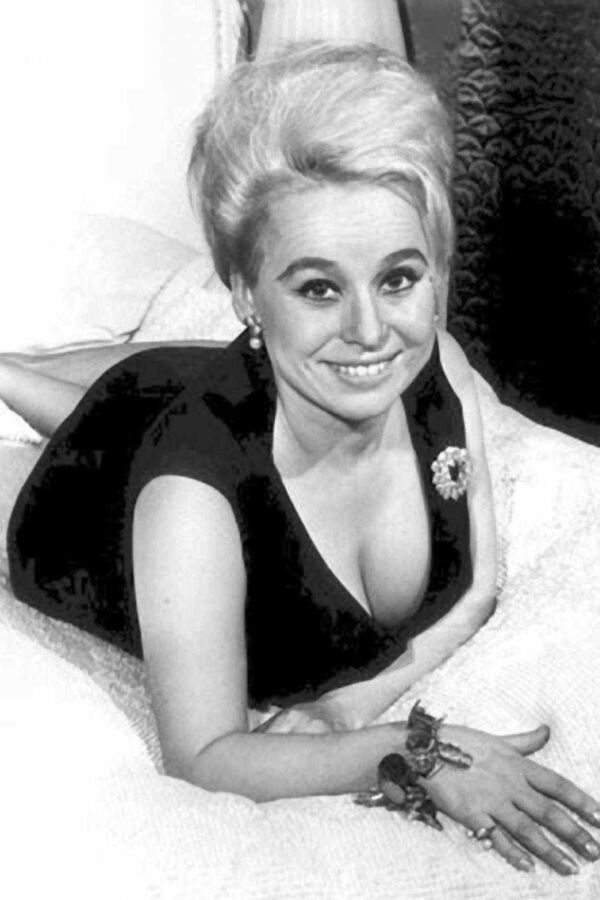 Free porn pics of Barbara Windsor 12 of 232 pics