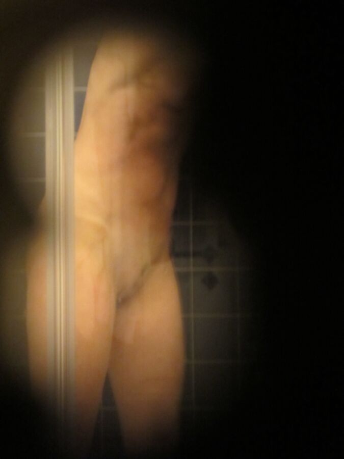 Free porn pics of Meine Frau in der Dusche - durchs Schlüsselloch geknipst 22 of 35 pics