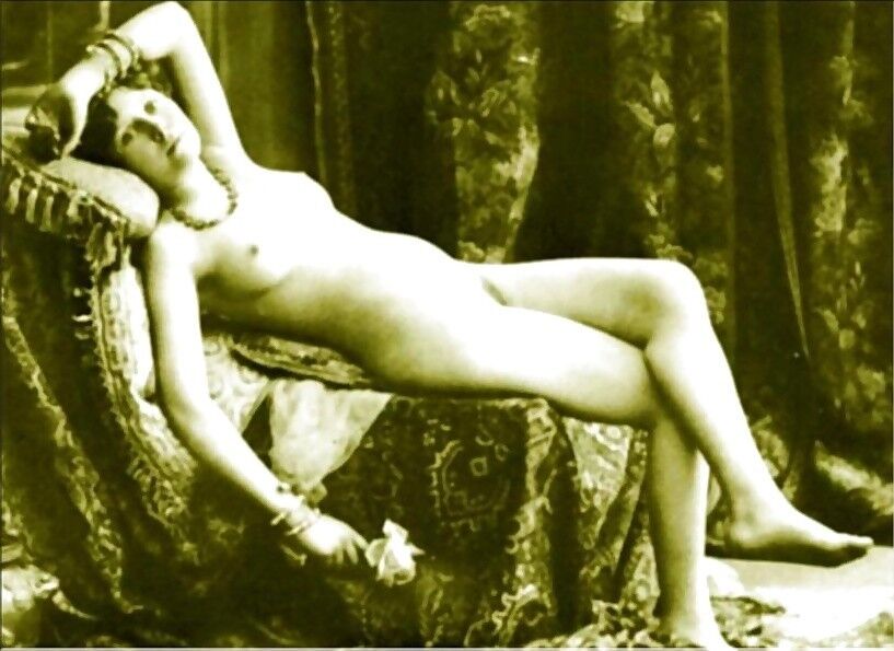 Free porn pics of Vintage poses 11 of 698 pics