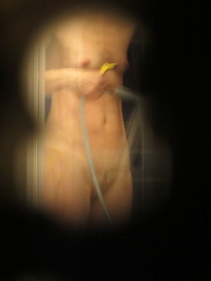 Free porn pics of Meine Frau in der Dusche - durchs Schlüsselloch geknipst 10 of 35 pics