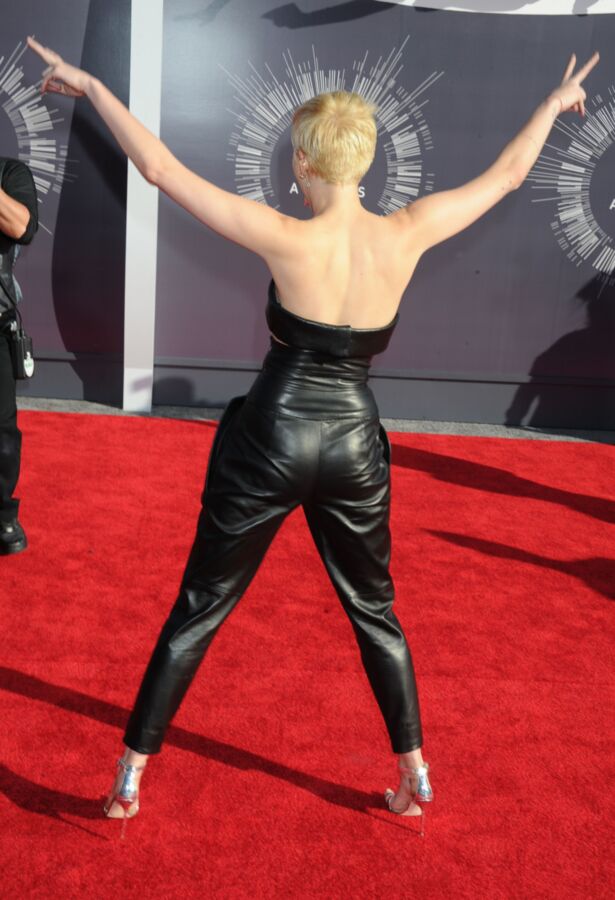 Free porn pics of Miley Cyrus 19 of 24 pics
