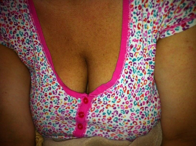 Free porn pics of My Big Natural MILF Mommy Tits the Other Day ;-) 8 of 40 pics