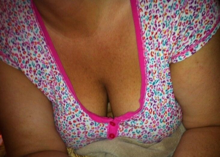 Free porn pics of My Big Natural MILF Mommy Tits the Other Day ;-) 11 of 40 pics