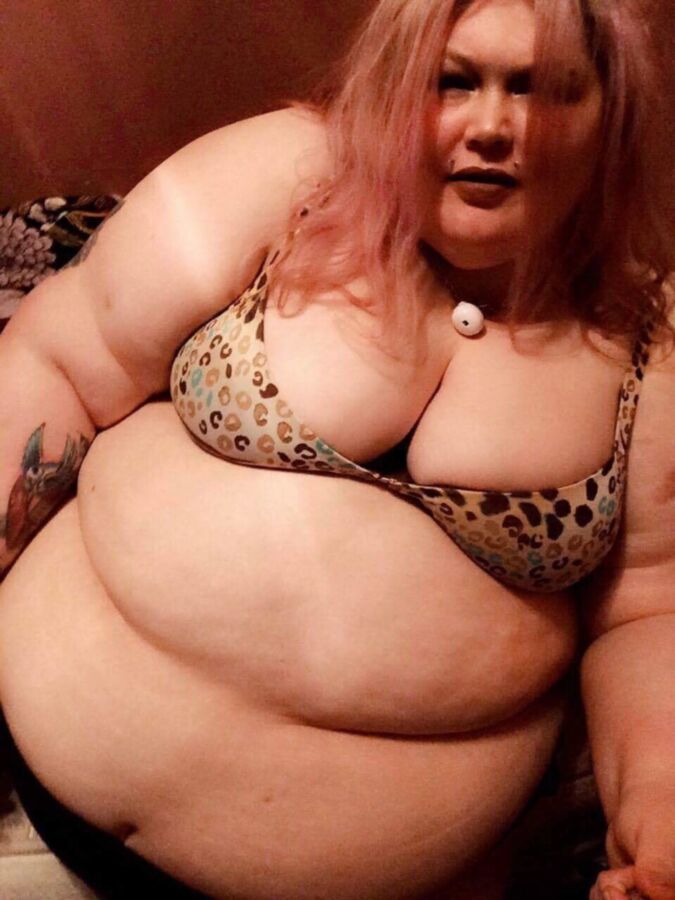 Free porn pics of Lori Bellamy , My friend sent me her belly pics 9 of 15 pics