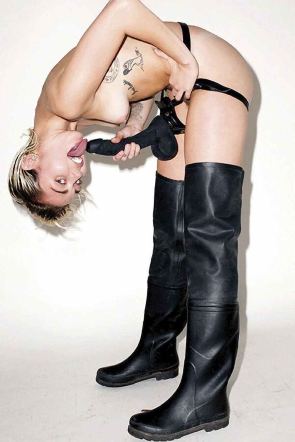 Free porn pics of Miley Cyrus 14 of 145 pics