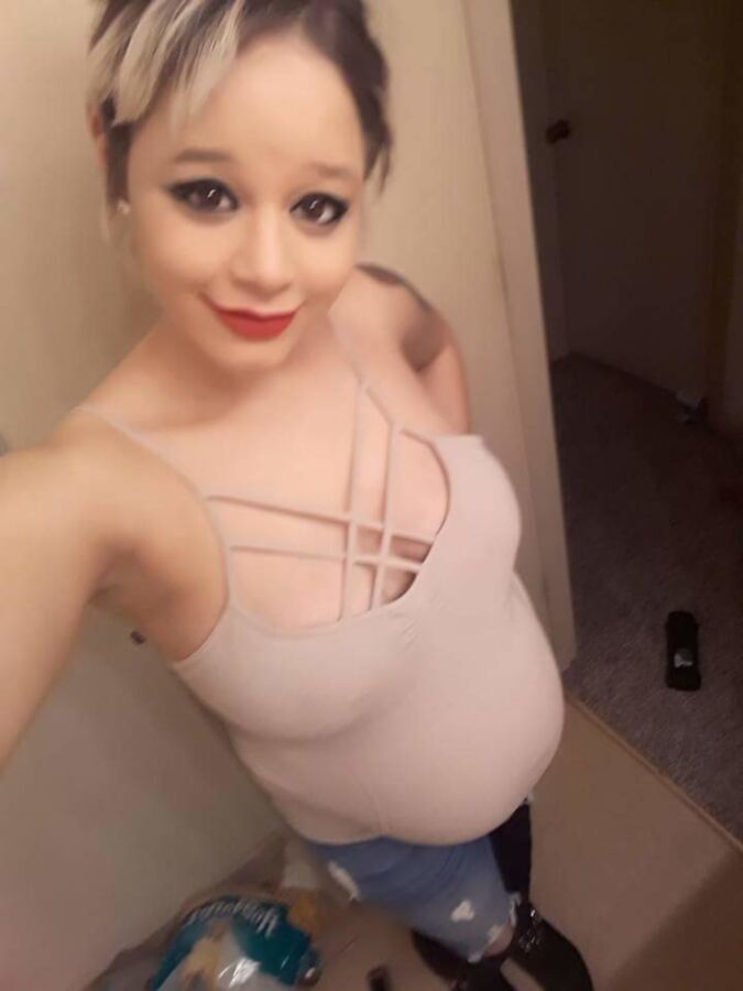 Free porn pics of Pregnant belly  1 of 3 pics