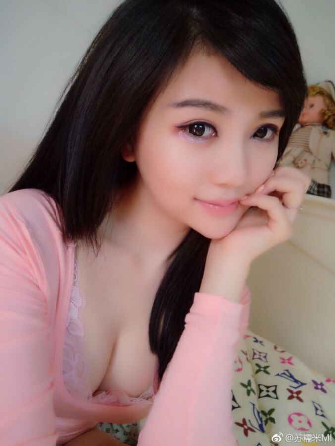 Free porn pics of Asian babes 22 of 80 pics