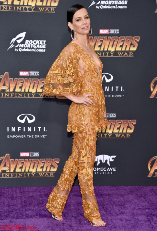 Free porn pics of Evangeline Lilly braless cleavage @ Avengers Premiere 10 of 31 pics