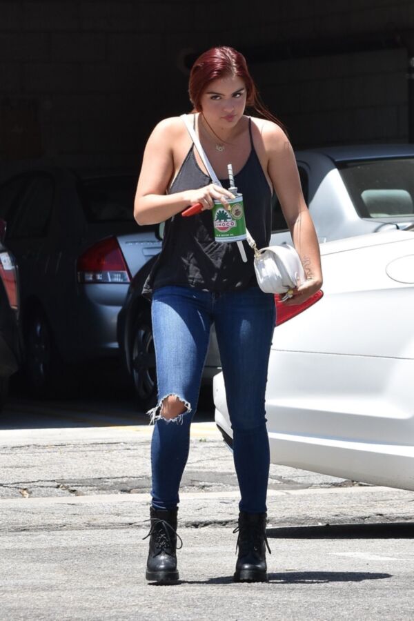 Free porn pics of Ariel Winter - Hollywood Celeb Braless Shows Off Juicy Side-Boob 9 of 44 pics