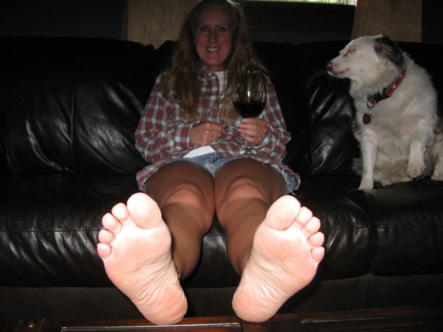 Free porn pics of More barefoot girls 15 of 47 pics