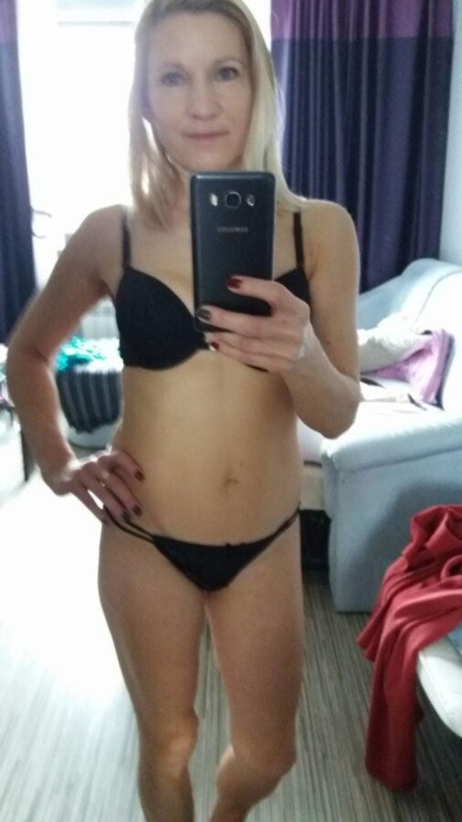 Free porn pics of sexy wife from Poland 24 of 50 pics
