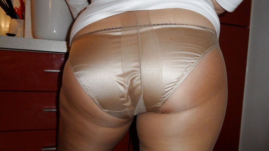 Free porn pics of Pantyhose And Tights 3 of 25 pics