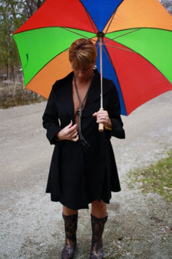 Free porn pics of Shelby...Out and about in Green Bay naked with umbrella 5 of 47 pics
