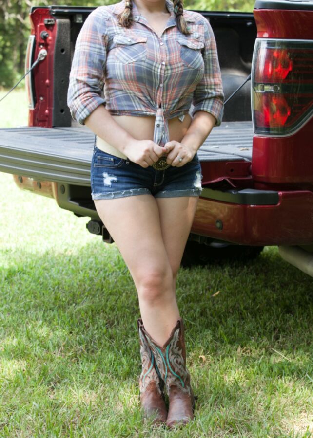 Free porn pics of Shy chubby country girl shows off with a butt plug 5 of 29 pics