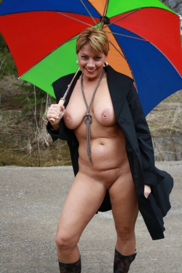 Free porn pics of Shelby...Out and about in Green Bay naked with umbrella 21 of 47 pics