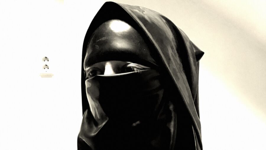 Free porn pics of latex niqab experiment 1 of 3 pics