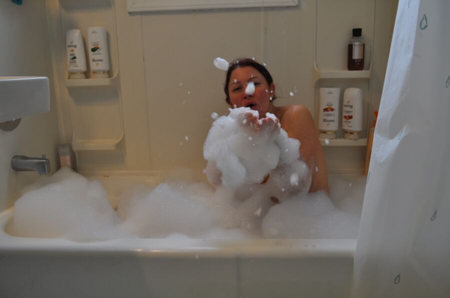 Free porn pics of bubble bath jo 3 of 21 pics