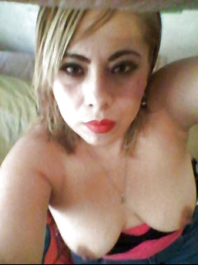 Free porn pics of Caliente como ella sola, esposa mexicana 19 of 50 pics