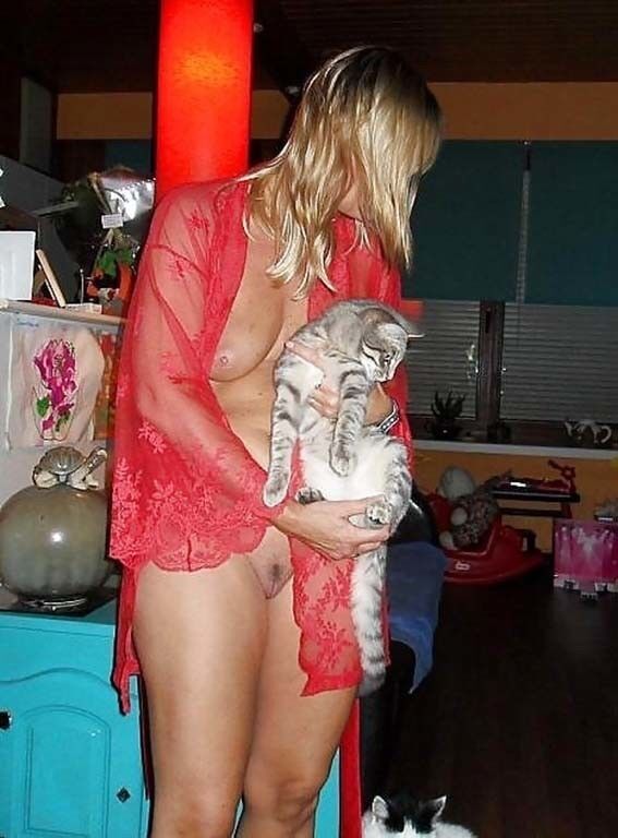 Free porn pics of mature 17 of 37 pics