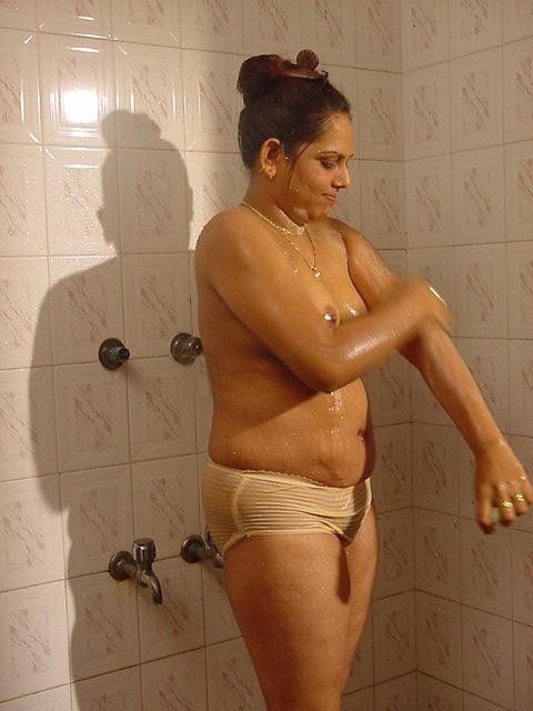 Free porn pics of Mallu Sindhu Aunty Bathing Series 22 of 54 pics