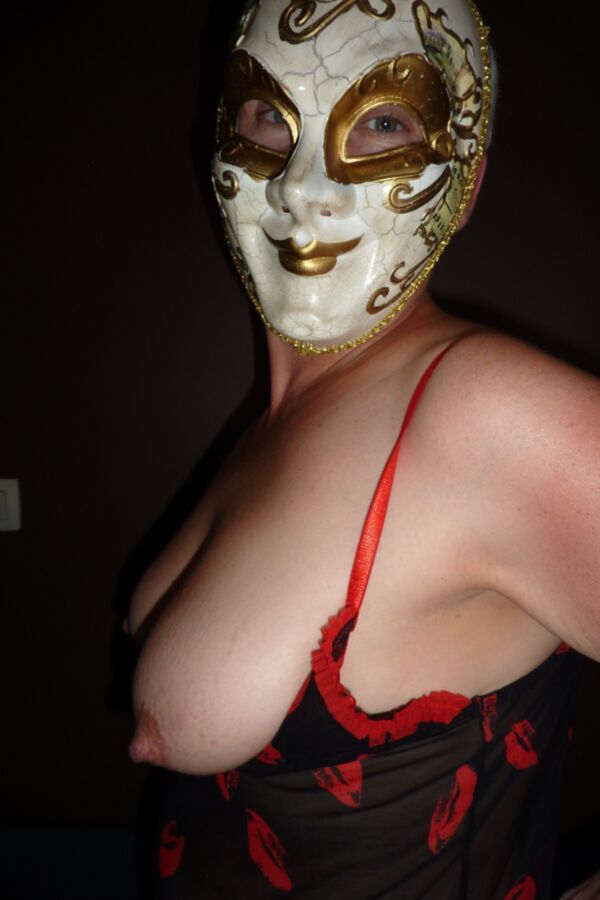 Free porn pics of masked wife 2 of 9 pics