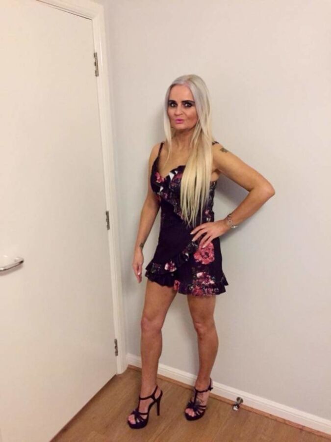 Free porn pics of Chav MILF KERI - Bimbo mom shows off SEXIEST OUTFITS! 3 of 70 pics