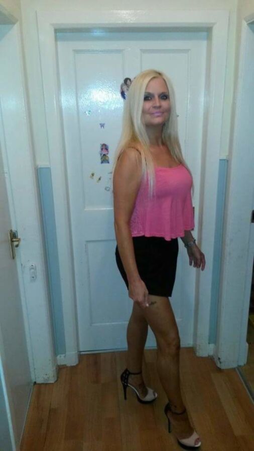 Free porn pics of Chav MILF KERI - Bimbo mom shows off SEXIEST OUTFITS! 10 of 70 pics