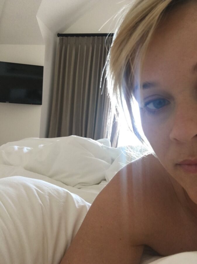 Free porn pics of Reese Witherspoon  3 of 13 pics