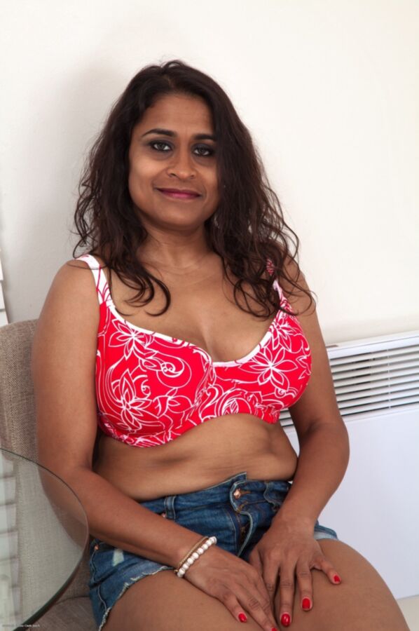 Free porn pics of Indian MILF Kashmir has a nice Bush 12 of 250 pics