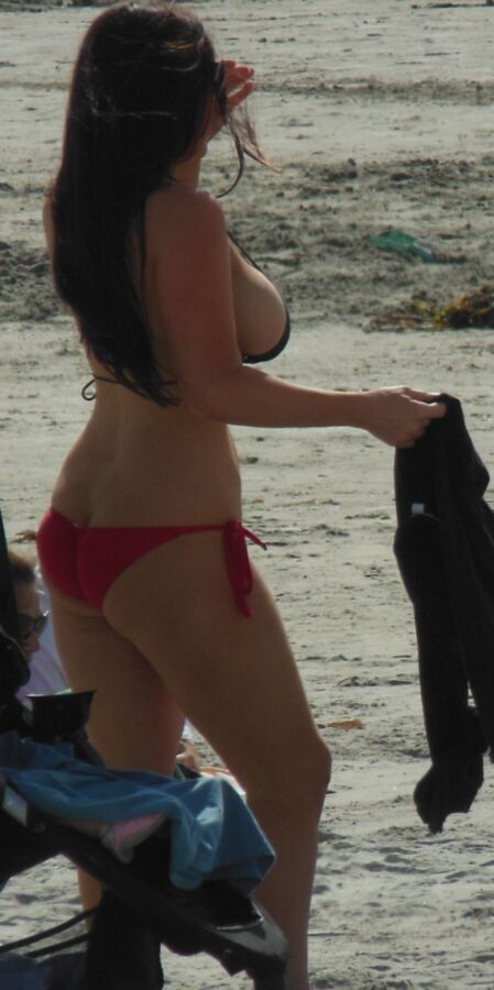 Free porn pics of Hot MILF at the beach 7 of 11 pics