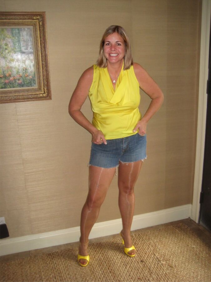 Free porn pics of Colleen in Short Jeans & Yellow Top 1 of 2 pics