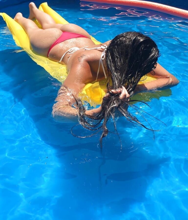 Free porn pics of Lying down summer asses I want to Ass-Frot. 10 of 34 pics