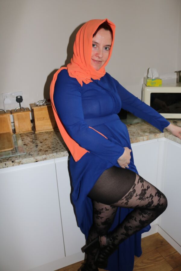 Free porn pics of Muslim Hijab and Abaya Pantyhose 14 of 42 pics