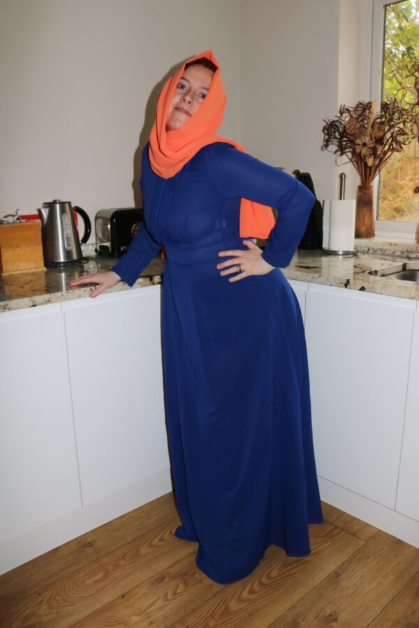 Free porn pics of Muslim Hijab and Abaya Pantyhose 5 of 42 pics