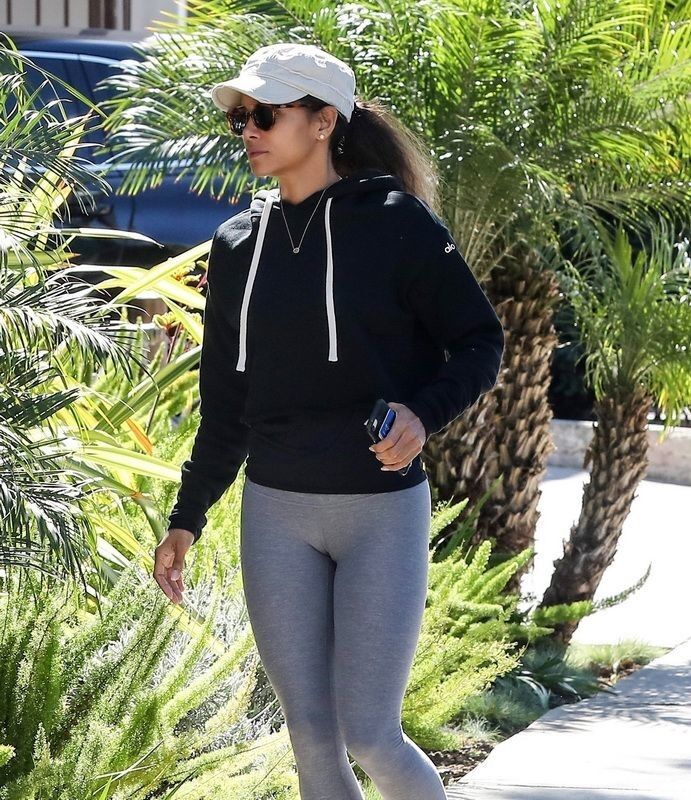 Free porn pics of Halle Berry cameltoe 1 of 12 pics