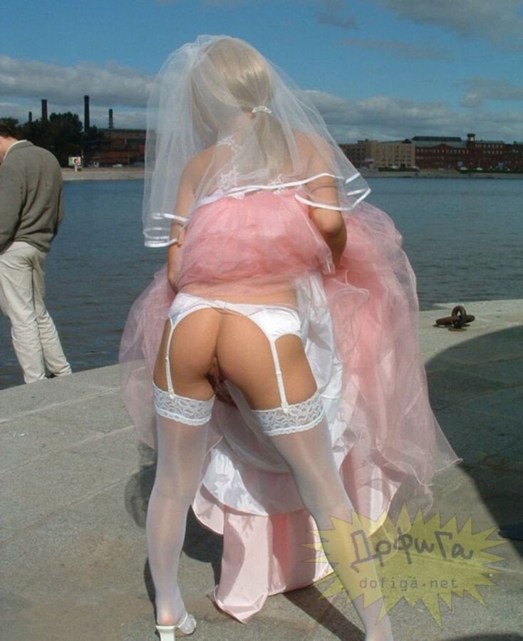 Free porn pics of Brides slut 16 of 17 pics