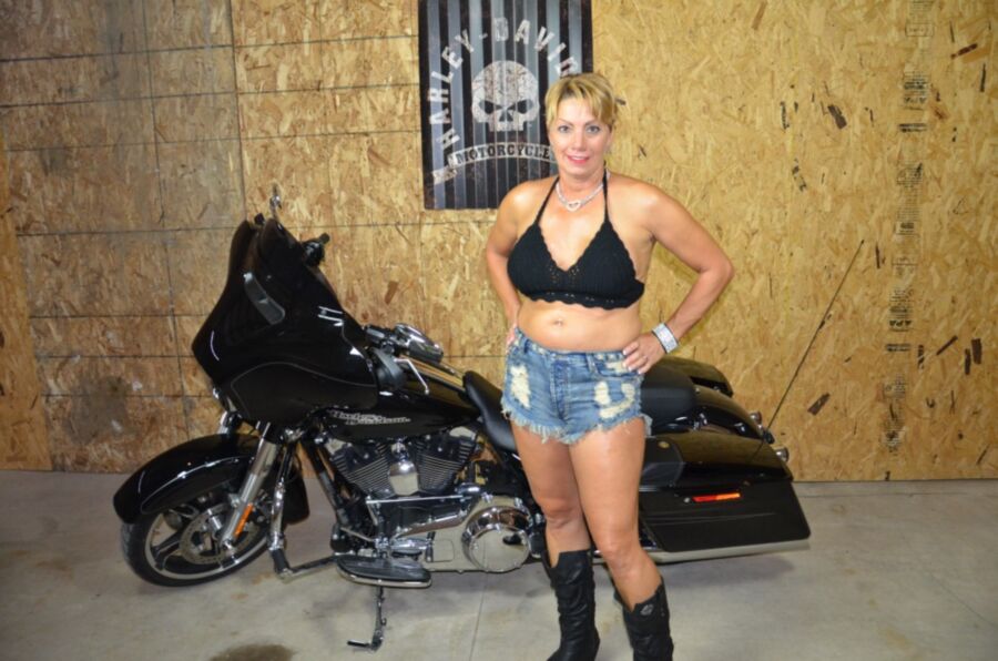 Free porn pics of Shelby and the motorcycle 5 of 134 pics